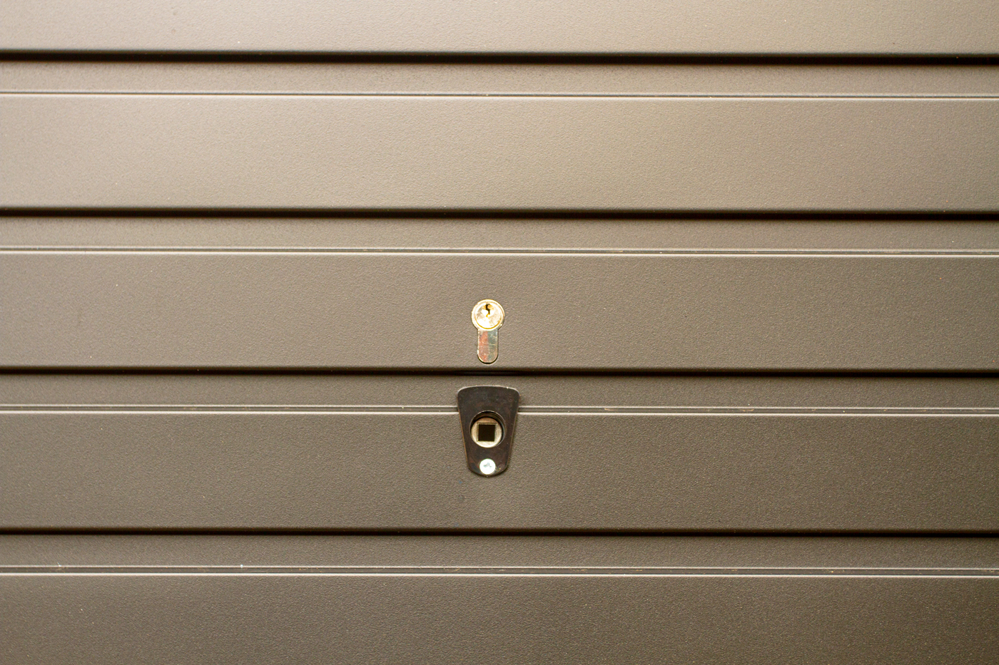 Garador Horizon + 4 point locking Horizontally Ribbed Retractable Garage Door in RAL9005 Black