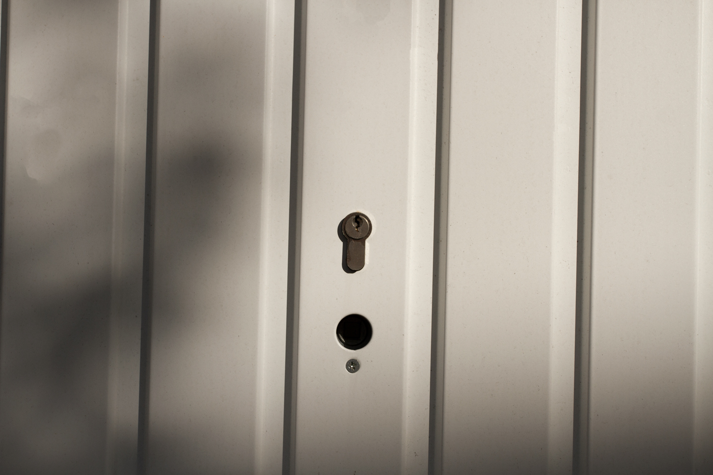 Garador Carlton Vertically Ribbed Retractable Garage Door in White