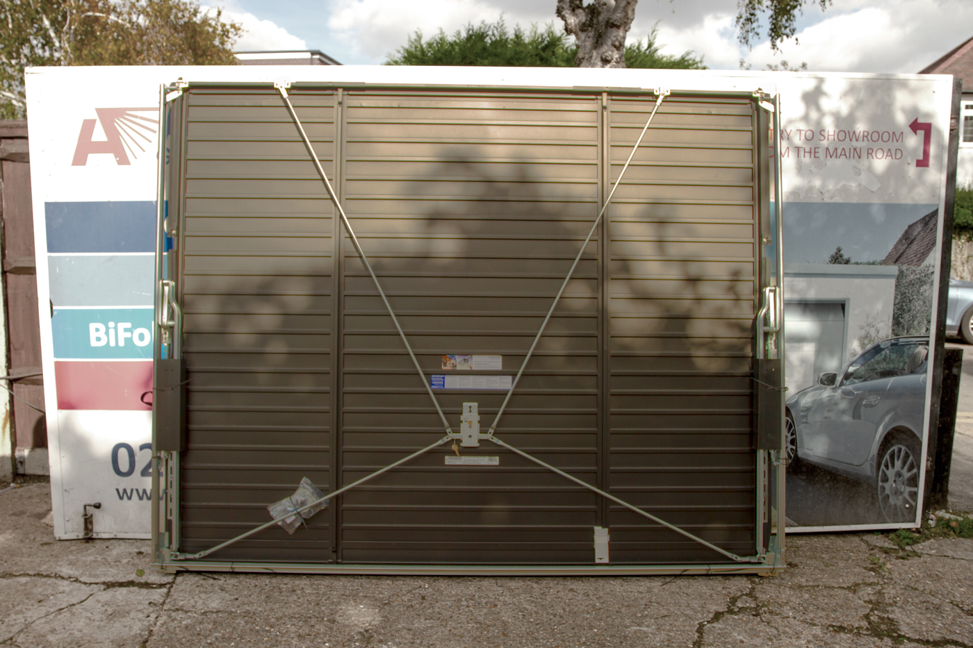 Garador Horizon + 4 point locking Horizontally Ribbed Retractable Garage Door in RAL9005 Black