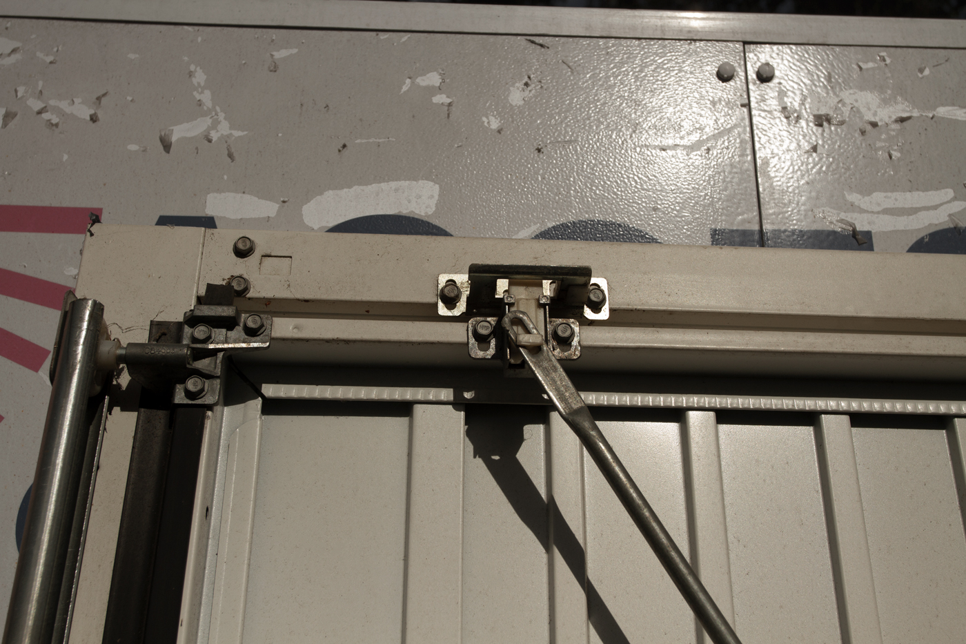 Garador Carlton Vertically Ribbed Retractable Garage Door in White