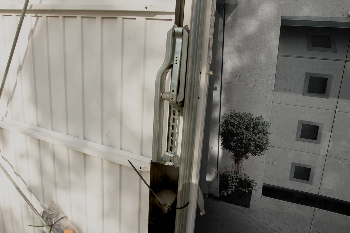 Garador Carlton Vertically Ribbed Retractable Garage Door in White