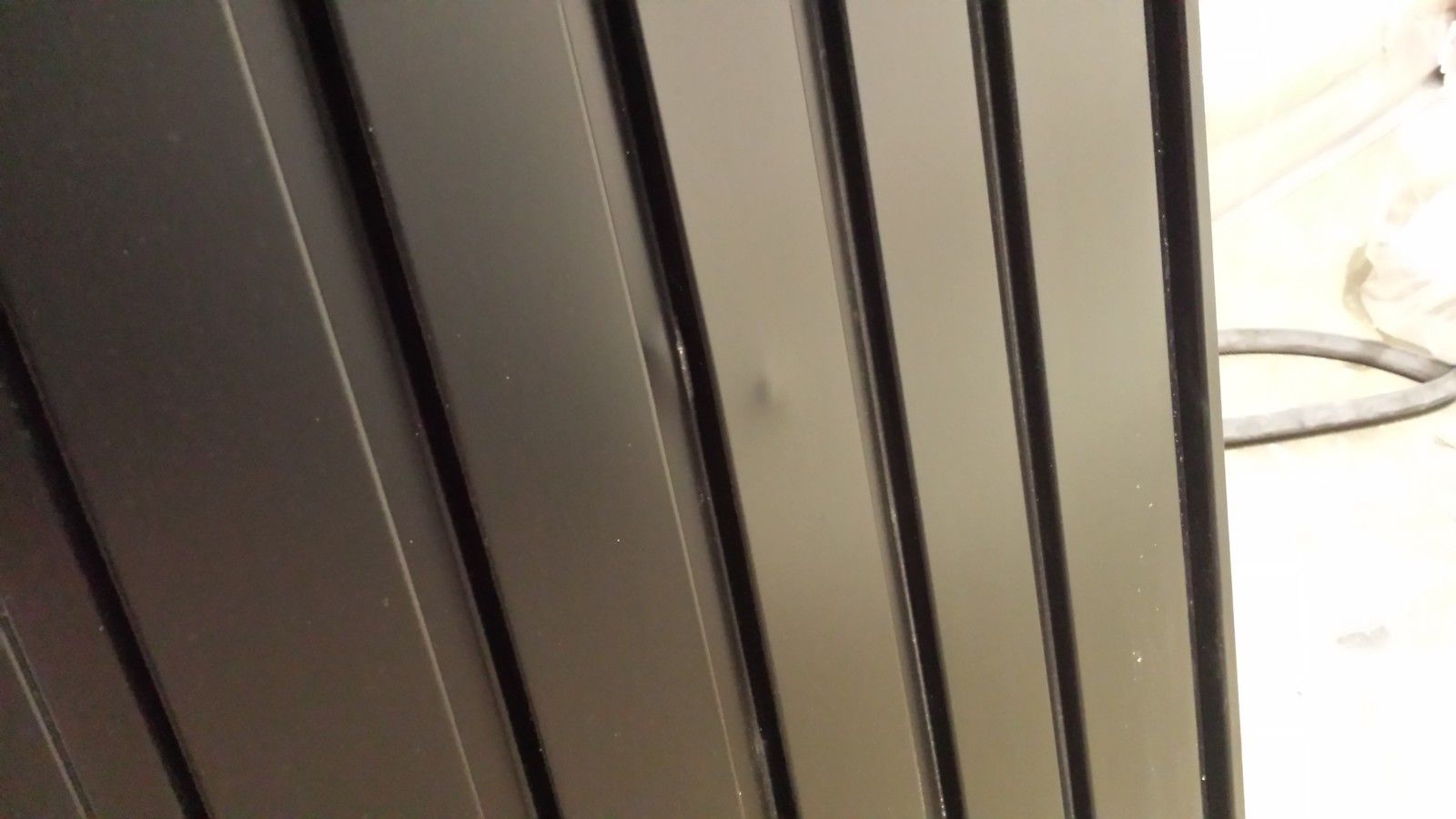 Garador Carlton Vertically Ribbed in a Fully Finished Black