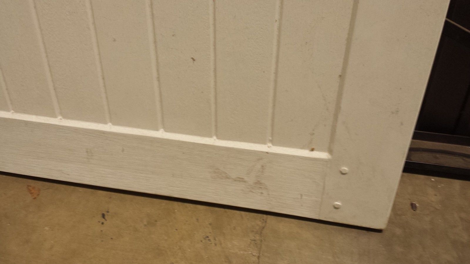 Wessex 3 Crown Avonbrook Vertically Ribbed in White Woodgrain