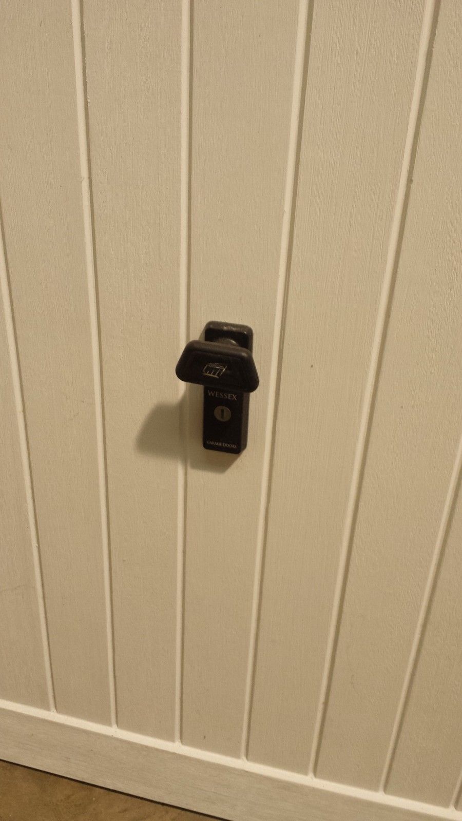 Wessex 3 Crown Avonbrook Vertically Ribbed in White Woodgrain