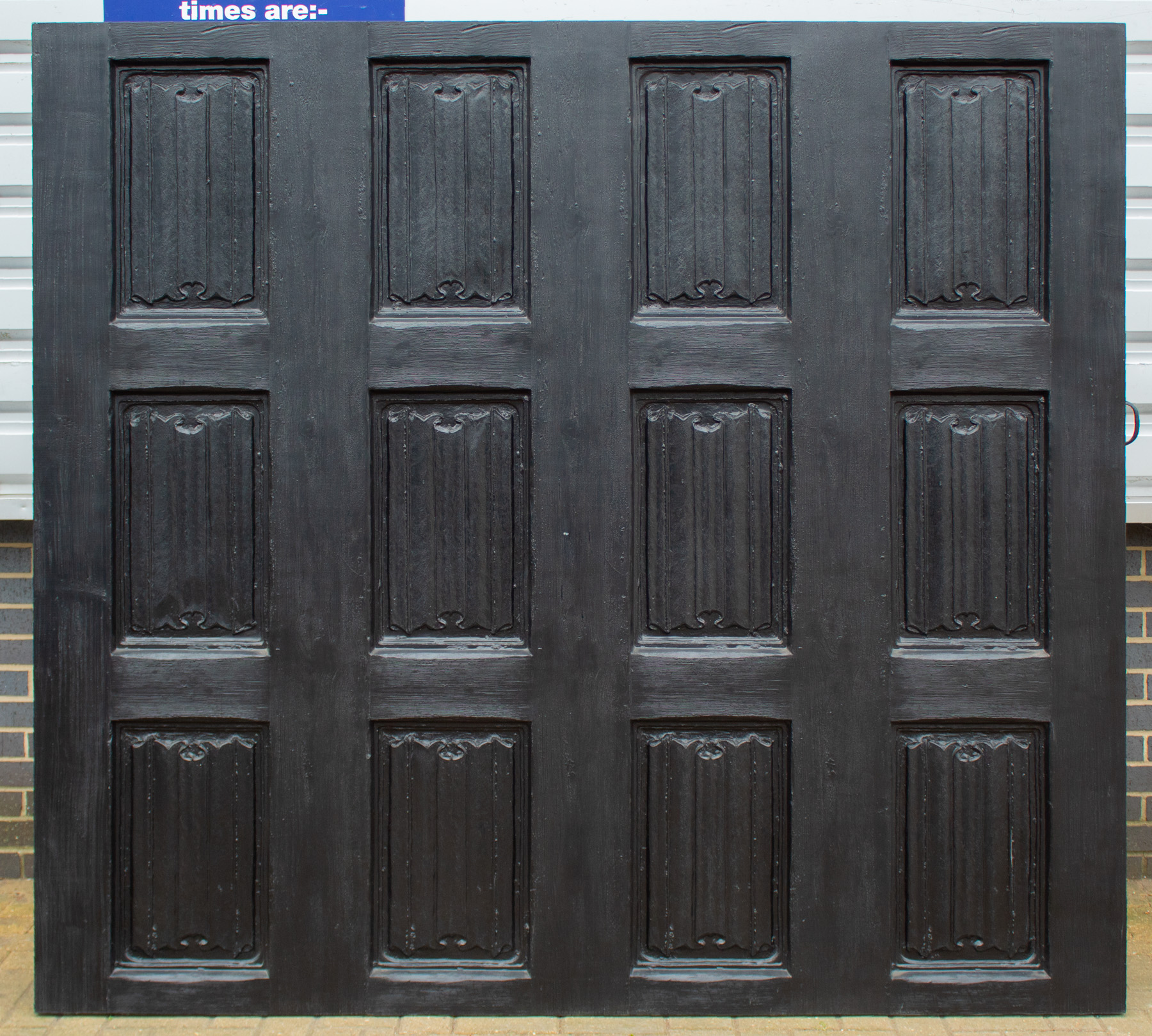 Wessex Tudor Gothic in Black