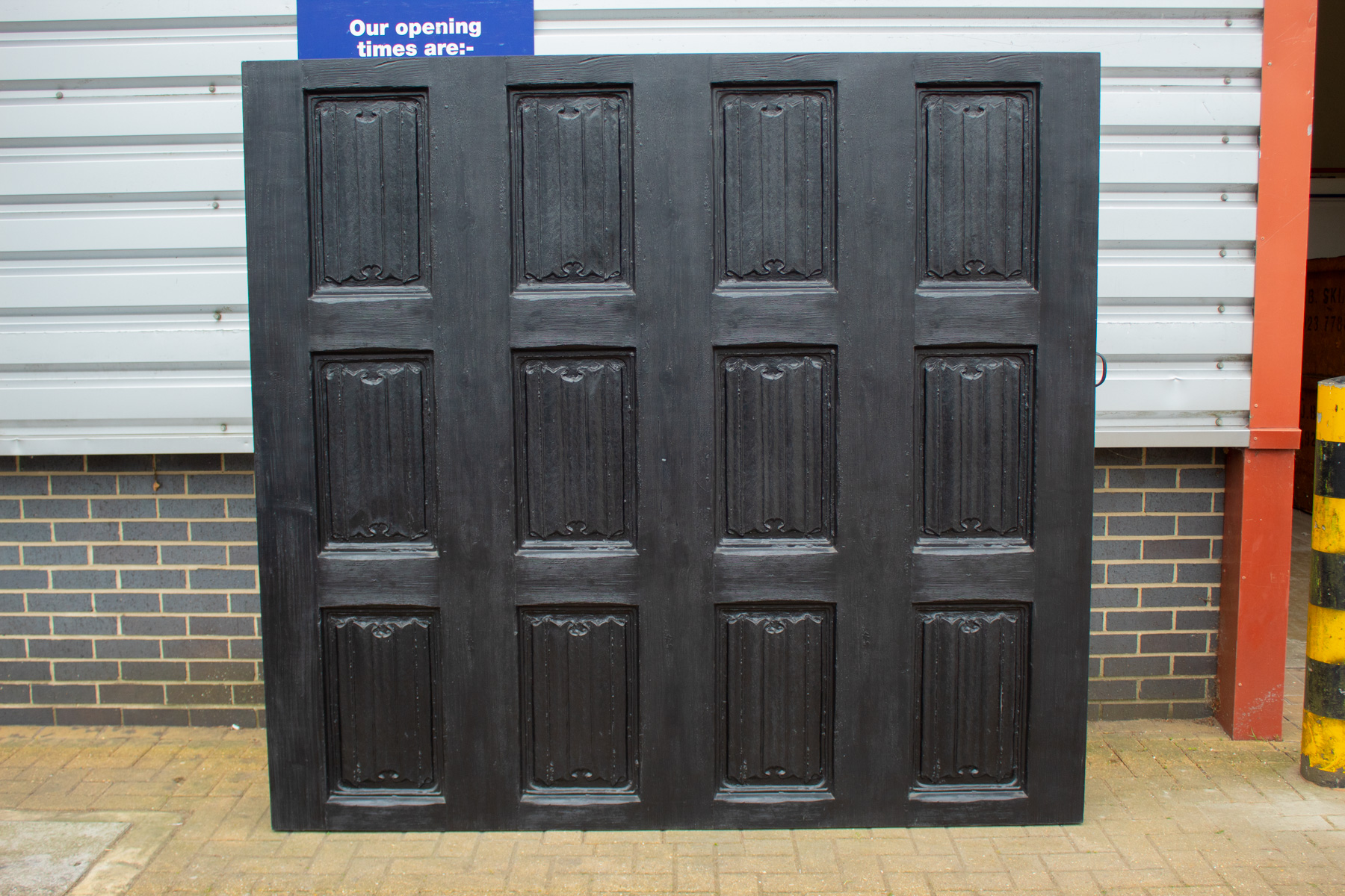 Wessex Tudor Gothic in Black