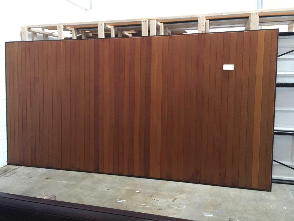 Hormann 2009 Vertically Ribbed in Light Oak