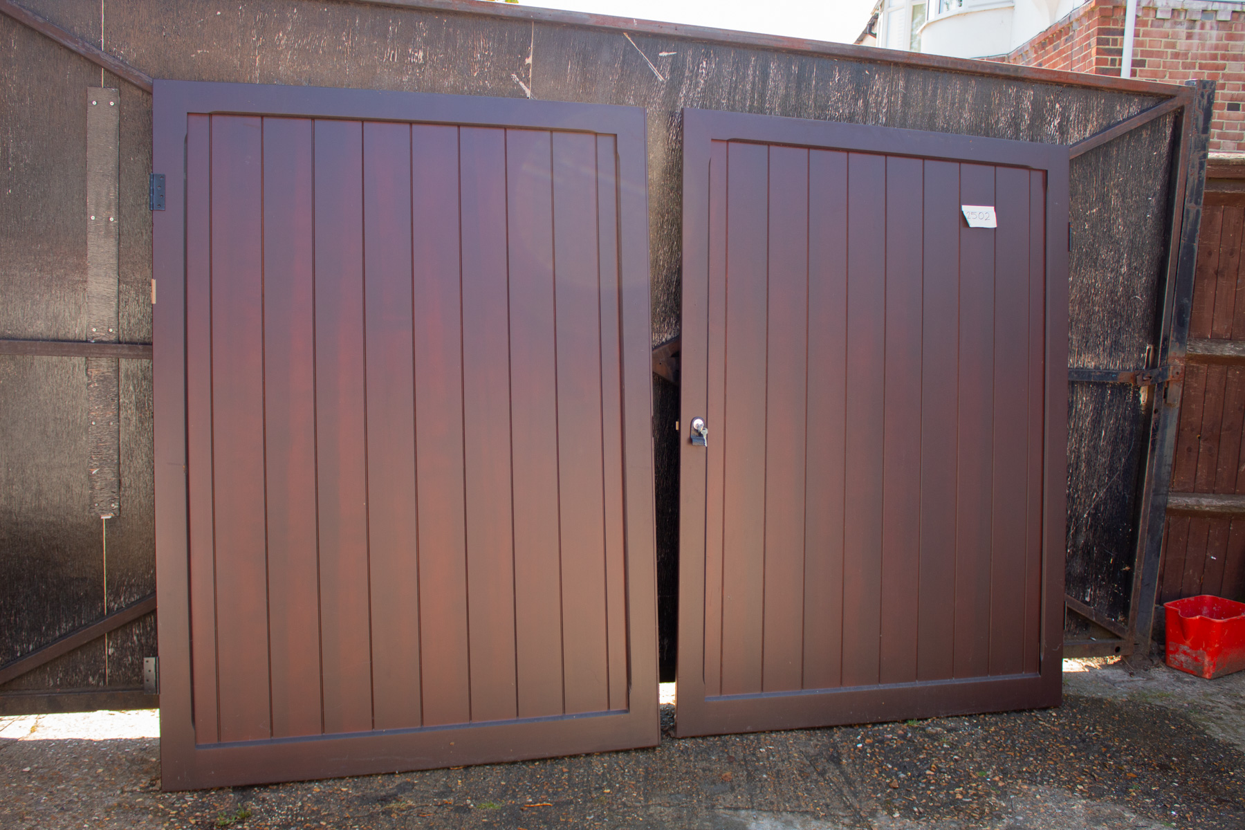 Woodrite Chalfont Vertical with Border in Walnut