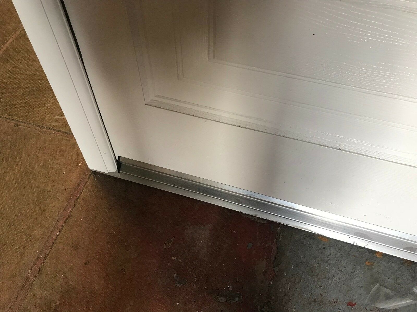 Rock Door Illinois in White