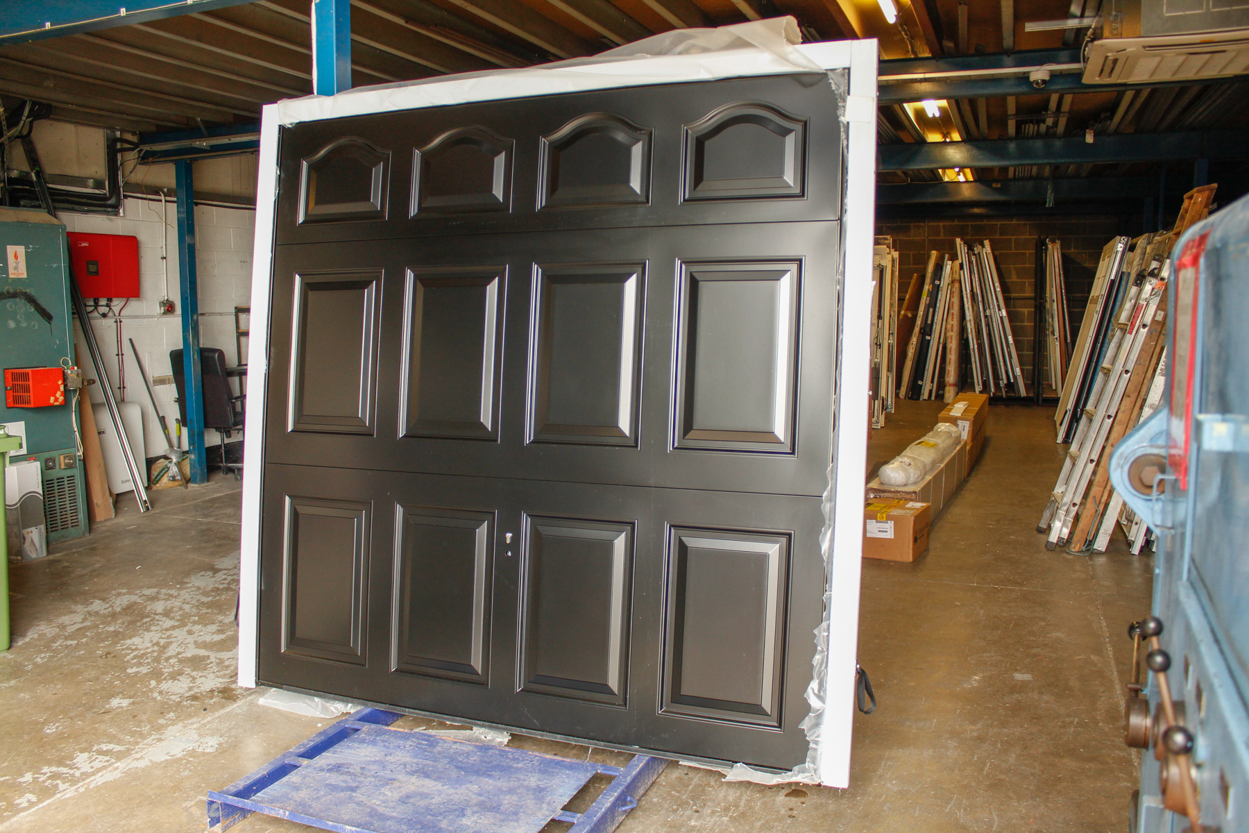 Garador Cathedral Georgian in Black