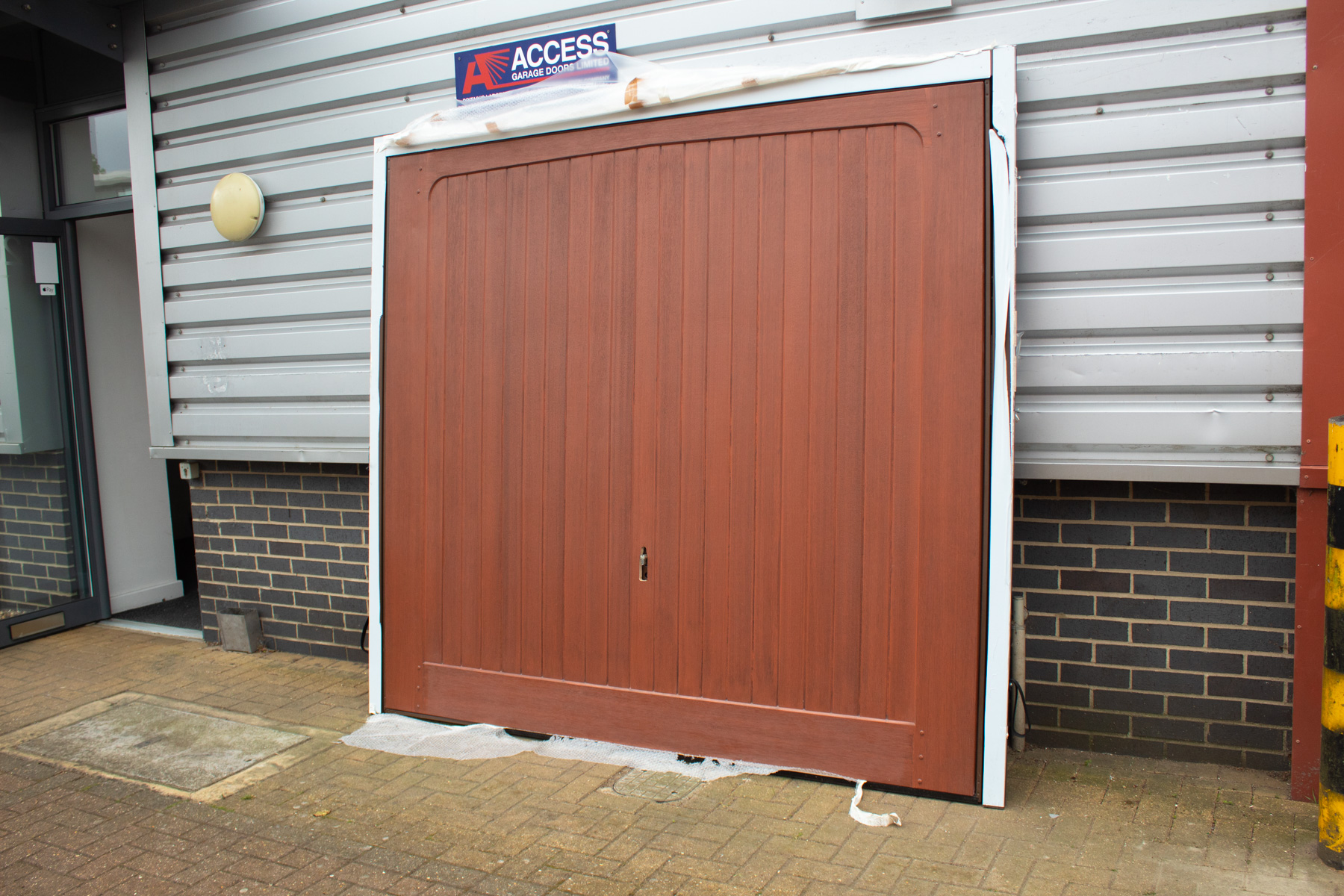 Wessex Avonbrook Vertical with Border in Rosewood