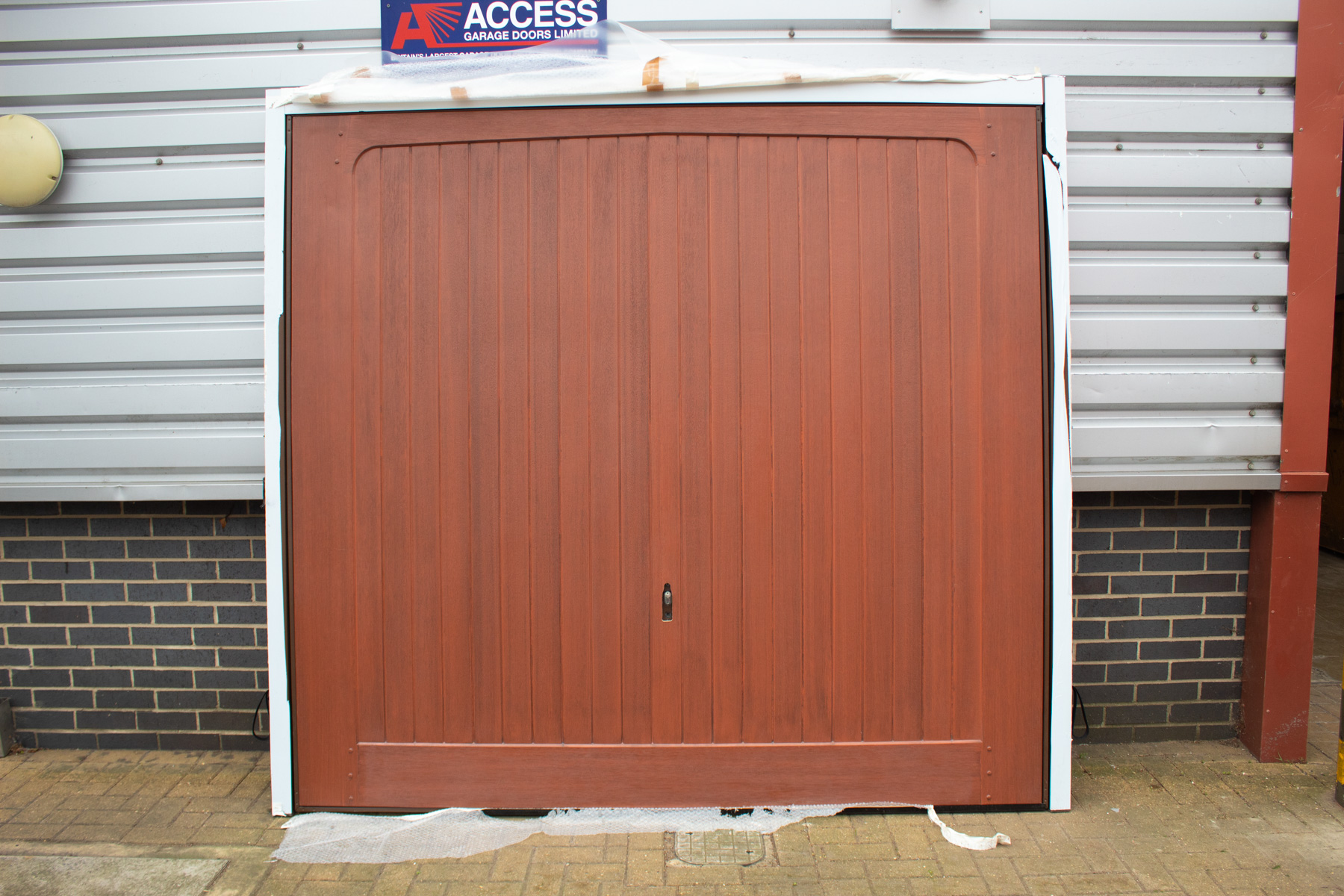 Wessex Avonbrook Vertical with Border in Rosewood