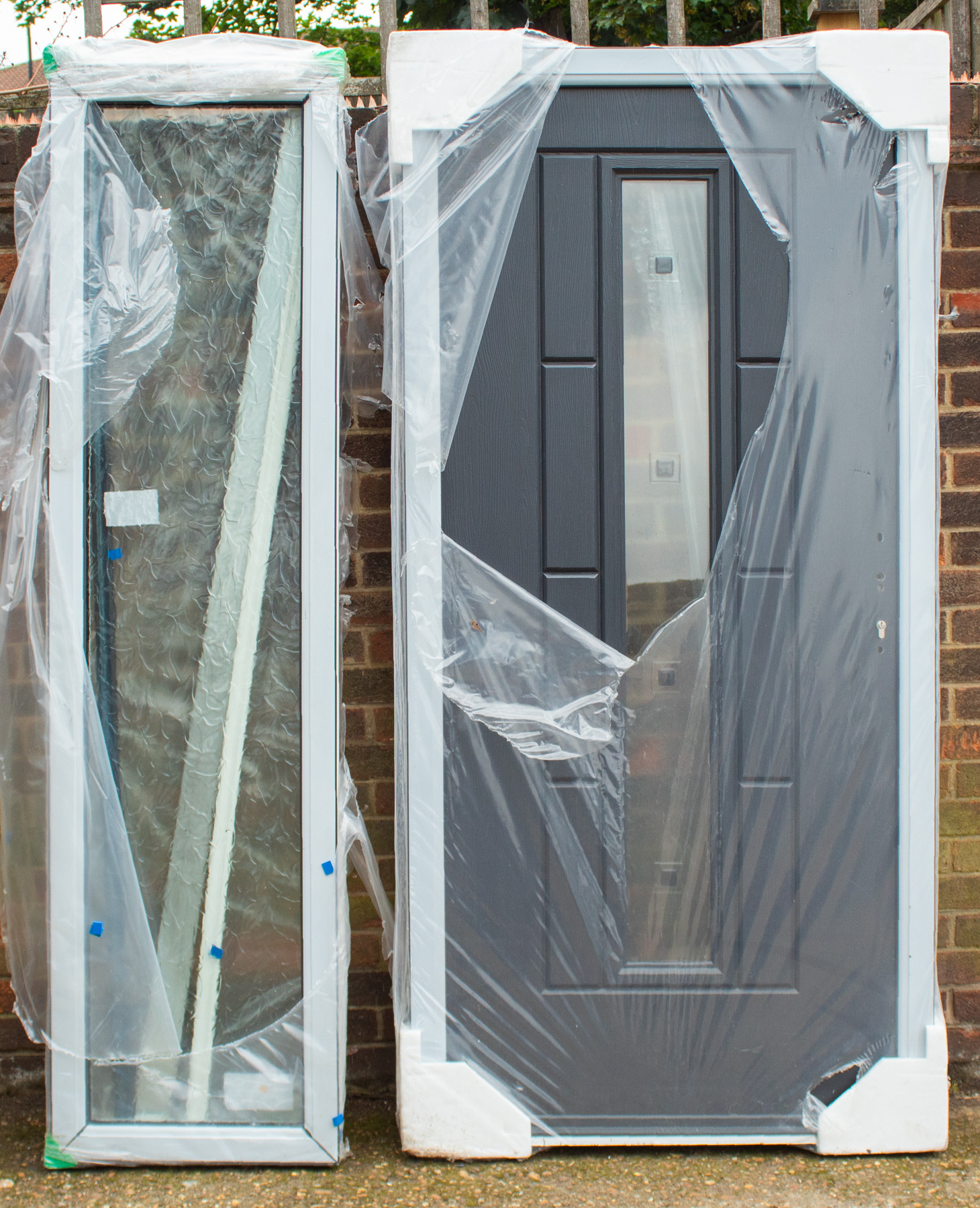 Rockdoor Vermont LH Opening Inwards with Quadra Glass + S-Lite in Anthracite