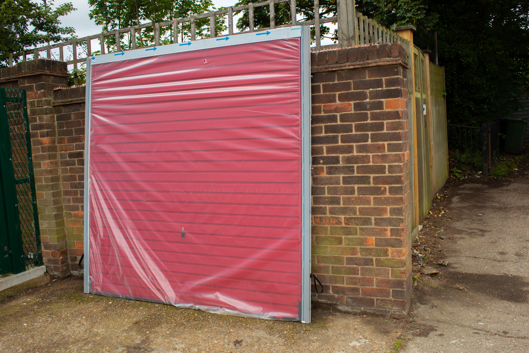 Garador Horizon Horizontally Ribbed in Red