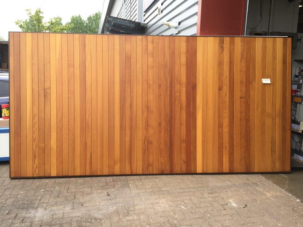 Hormann 2009 Vertically Ribbed in Light Oak