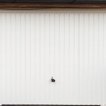 Hormann 2001 Vertical-Ribbed Retractable Garage Door in Traffic White