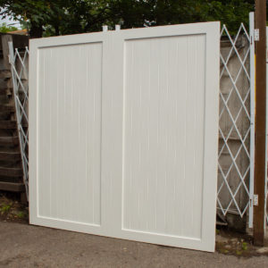 Wessex Frensham Vertical with Border in White Woodgrain