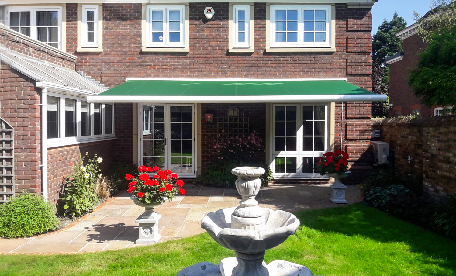 Markilux 600 fully cassetted retractable awning