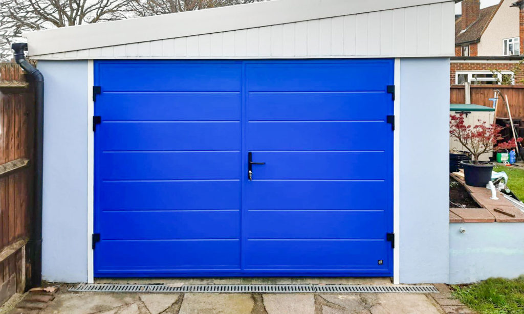 Ryterna Horizontal Medium Ribbed Inslulated Side Hinged Garage Doors in Signal Blue