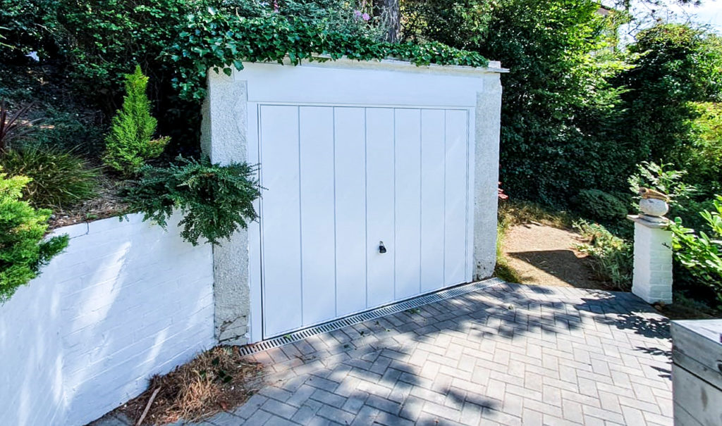 Garador Windsor Retractable Up & Over Garage Door Finished in White & Installed in Purley By Our Croydon Branch.