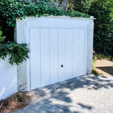 Garador Windsor Retractable Up & Over Garage Door Finished in White & Installed in Purley By Our Croydon Branch.